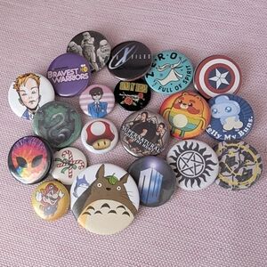 Random fandom pins